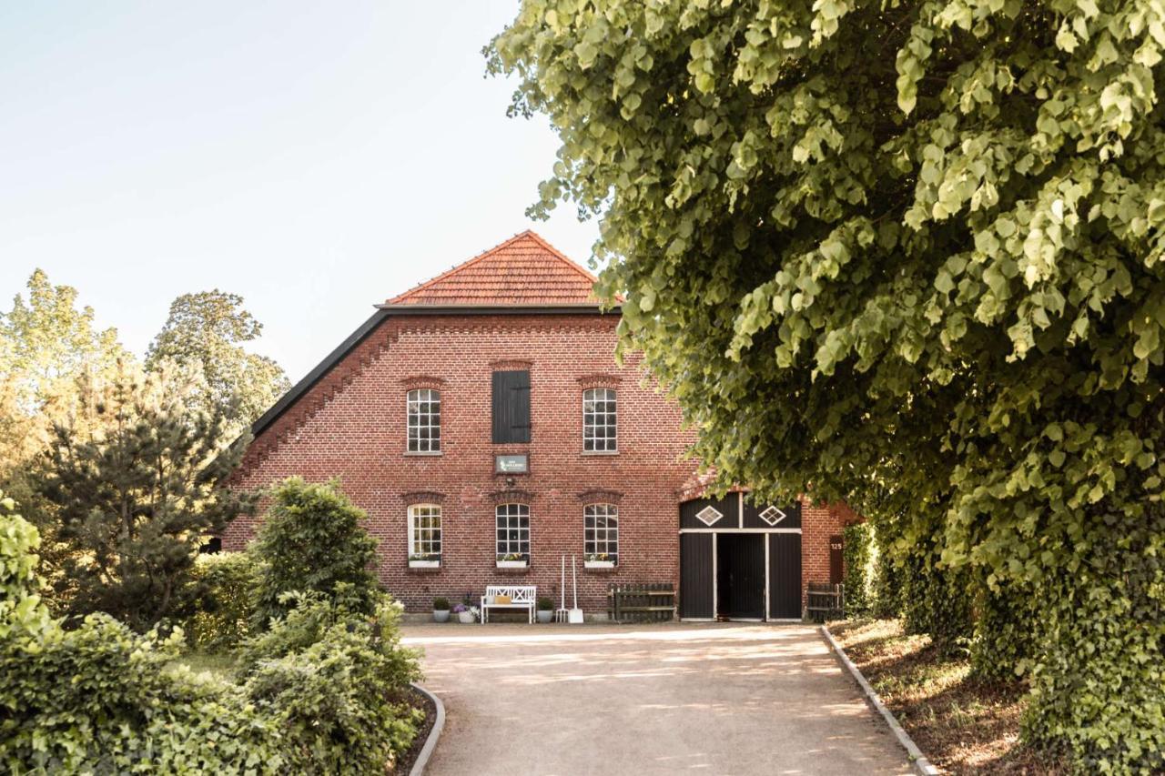 Hofgut Mollberg Hotel Wiefelstede Exterior photo